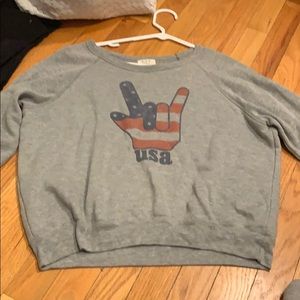 Woman’s grey PST USA Kong’s leave top